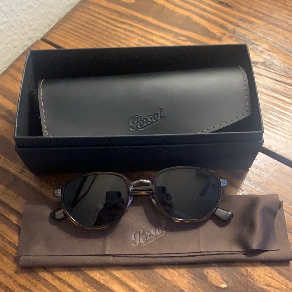Persol 2471S (very light use!)